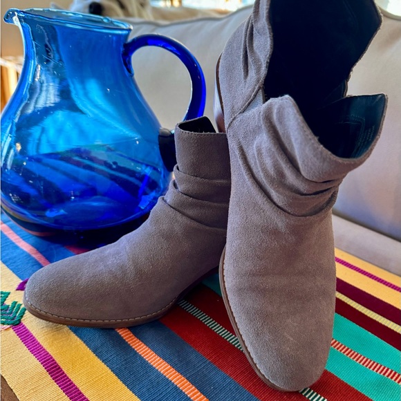 Cole Haan Grey Suede Ankle Boots Size 8.5. - Picture 2 of 8
